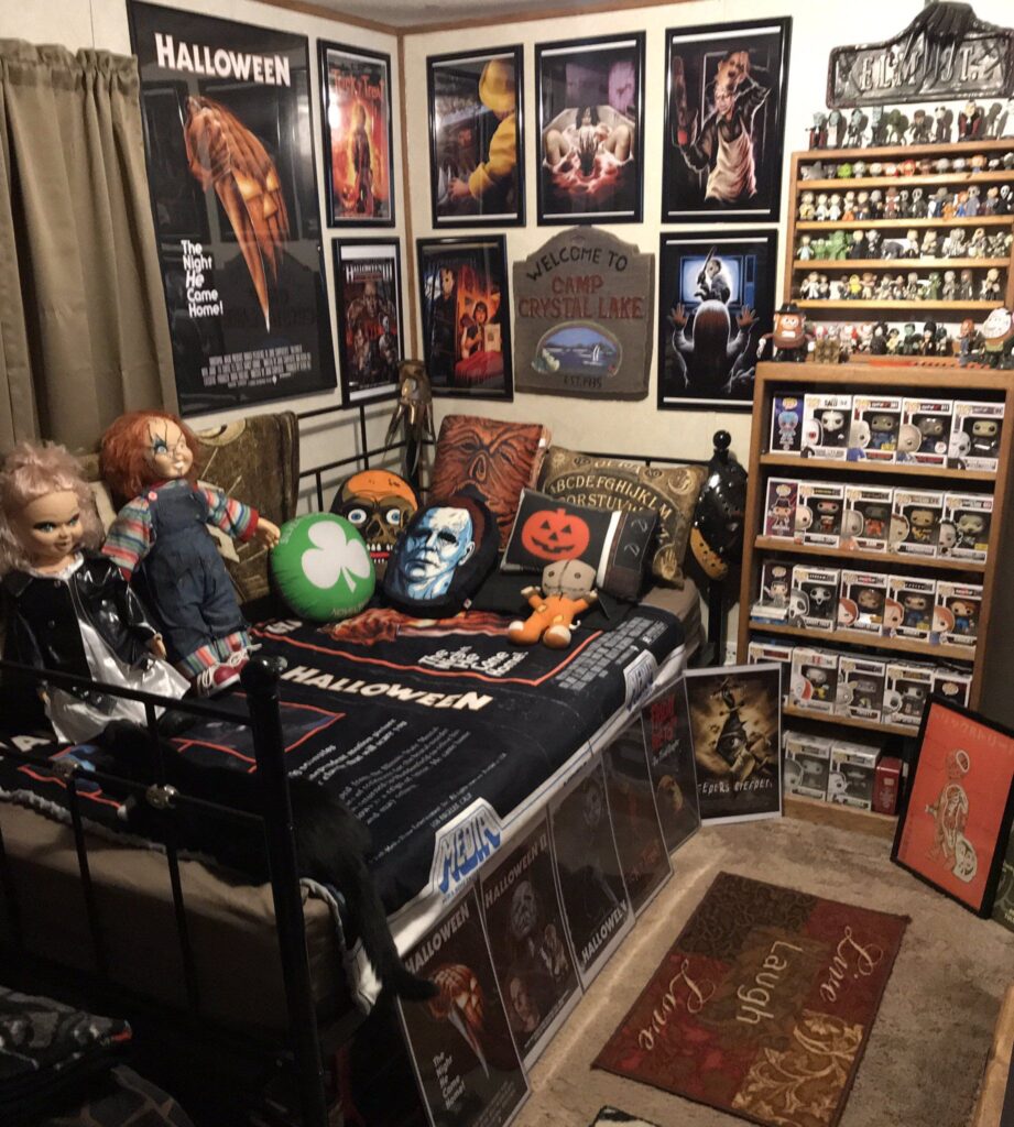 murder mistery themed bedroom