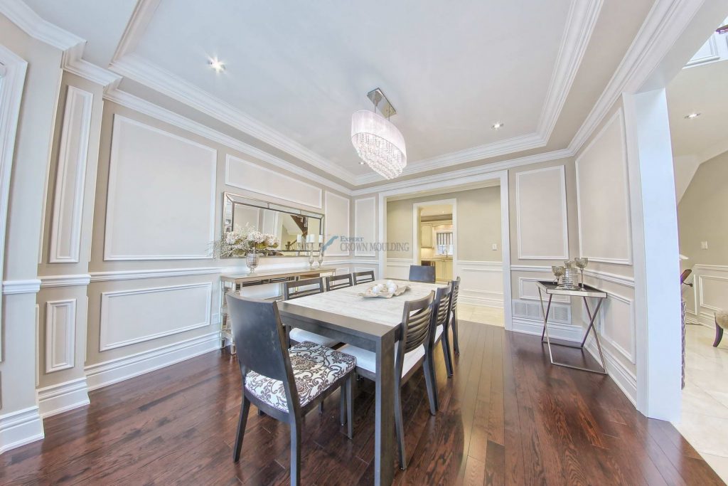 A dining room with dental crown moldings 