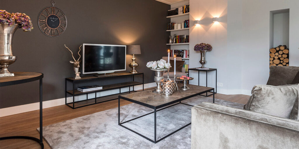 A living room with dark wood furniture 