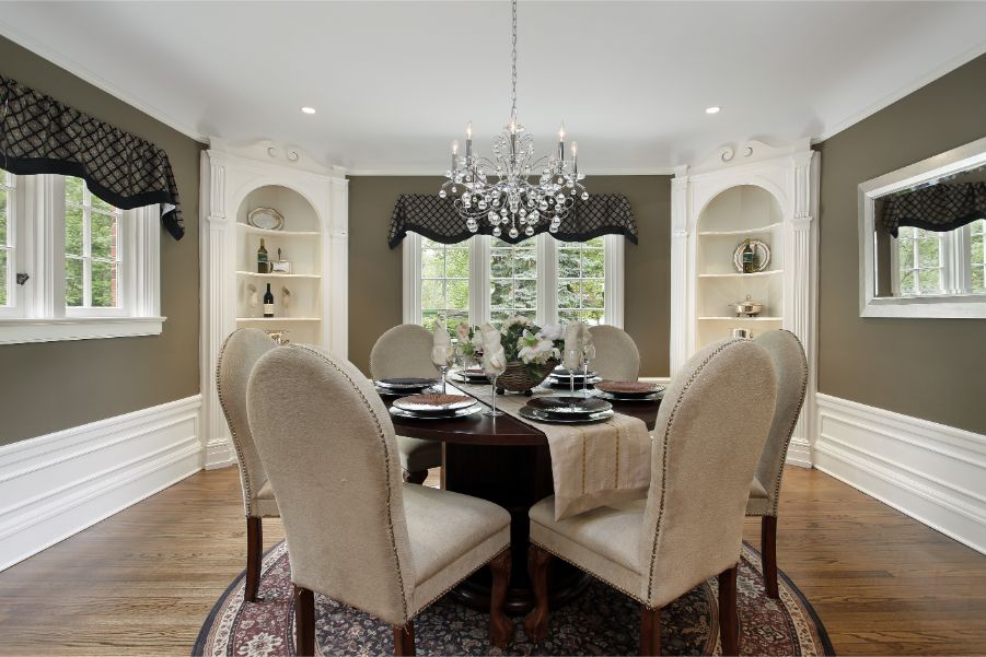 A dining room with two tones molding 