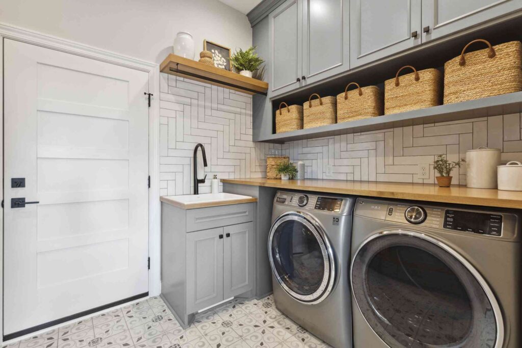 An outdoor space for laundry with vertical storage 