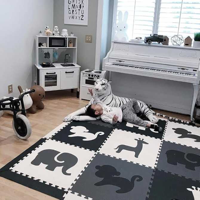 Black and white animal print play mats
