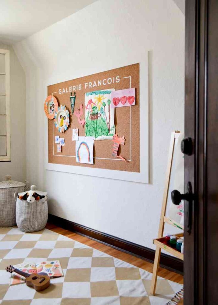 Cardboard foe kid to paste or stick their drawings or art and craft