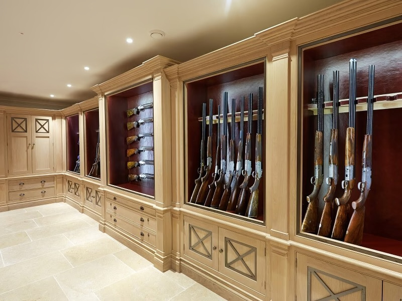 Cream color wood cabinets and marron color for background for monochrome color palatte