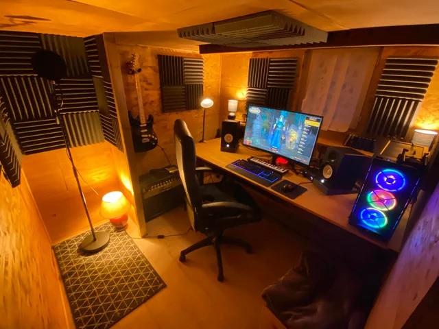 Brown theme soundproof room for gaming