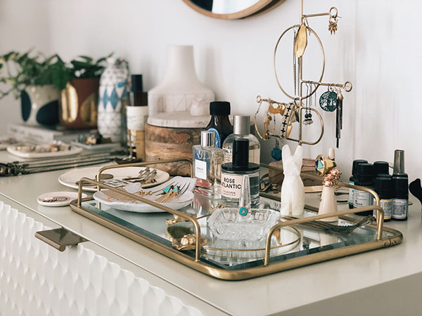 Glass tray jewellery organizer with golden handles