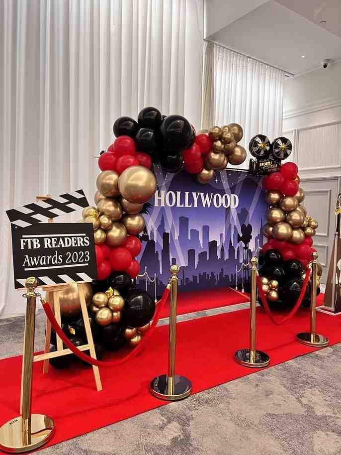A Hollywood theme with red carpet and balloon decoration for the birthday party 