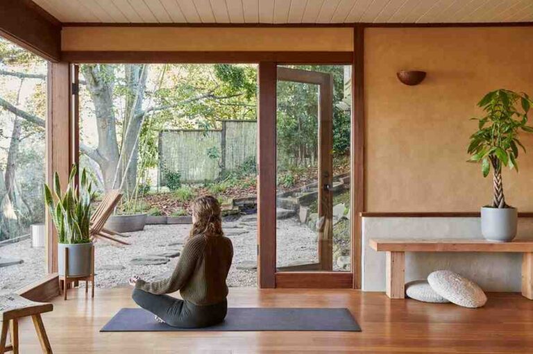 Small yoga room ideas featured image
