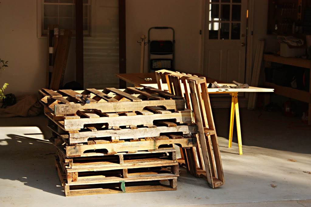 Wooden pallet bed for the tack room to reuse