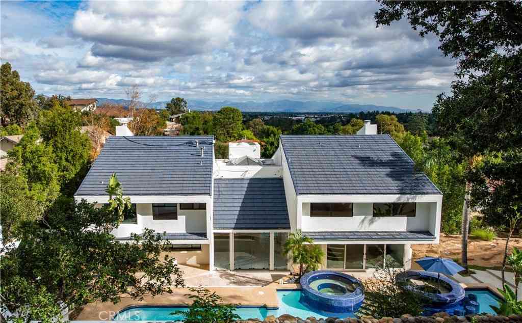 Back view of Blueface Home