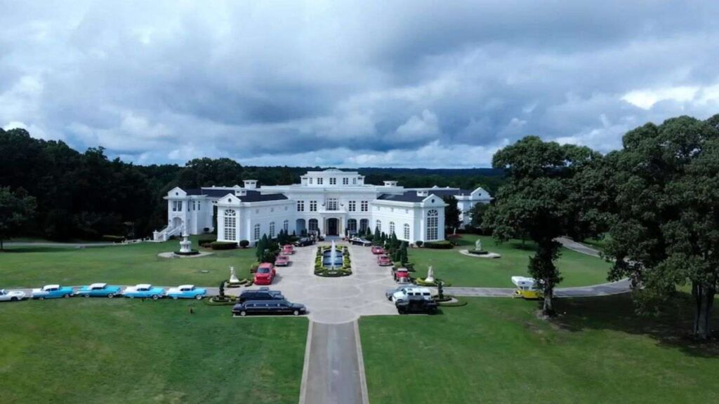 Outside area of Rick Ross house