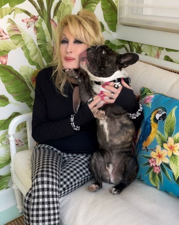 An image of Dolly Parton and her Dog