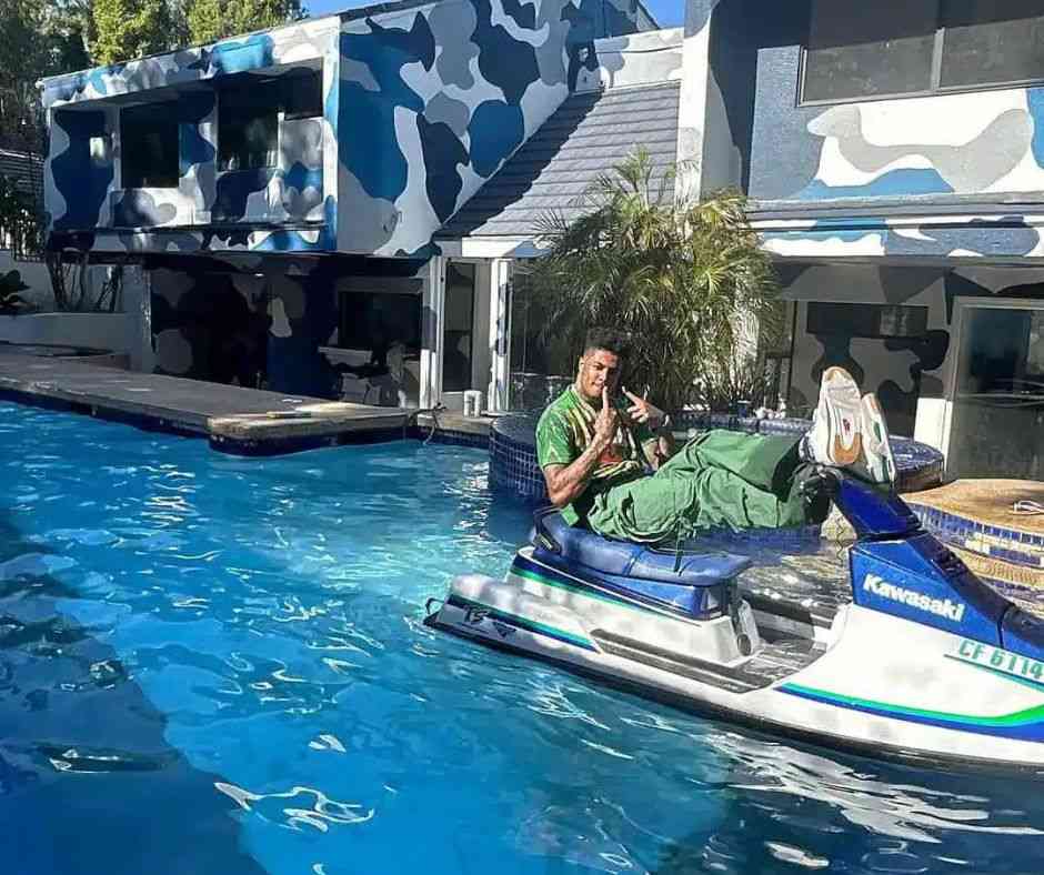 Blueface in his pool