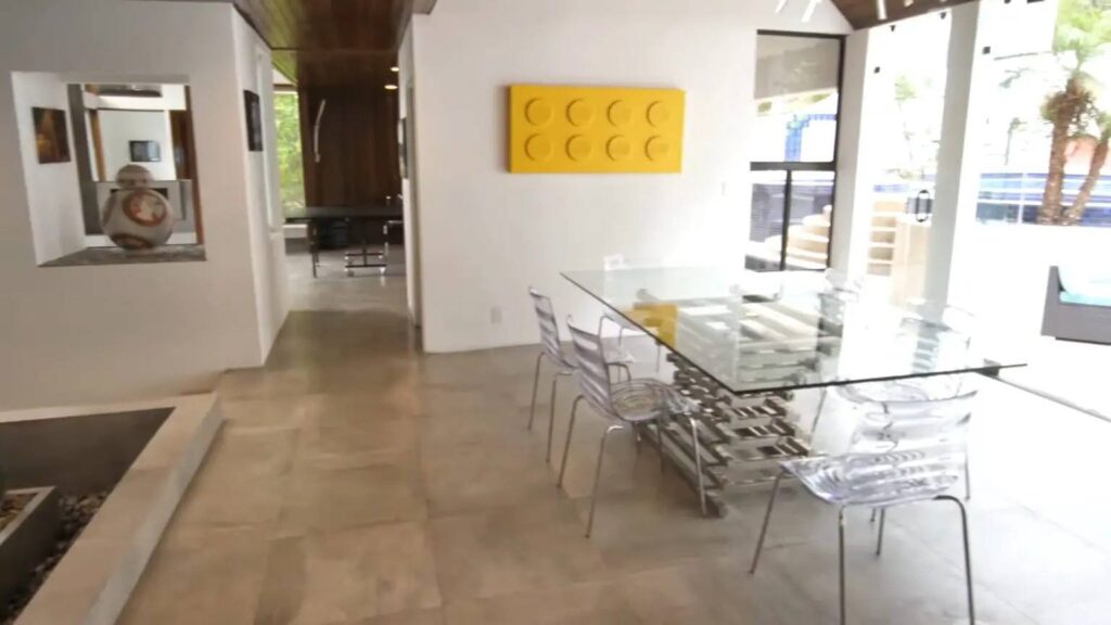 Blueface Home Dining area