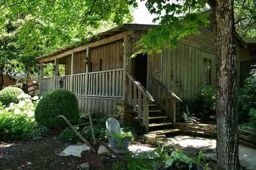 Dolly Parton Childhood Home in Locust Ridge, Tennessee