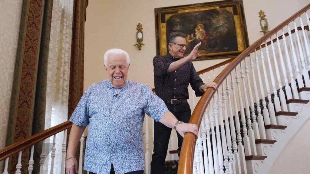 Jesse Duplantis and his friend in his house