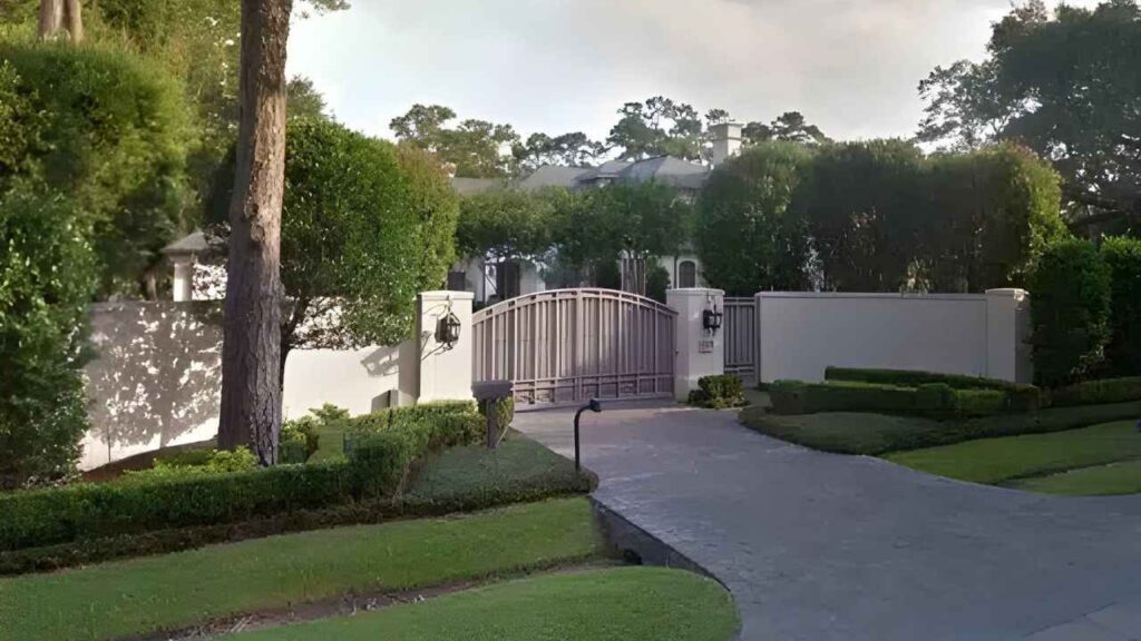 Front Gate of Joel Osteen house
