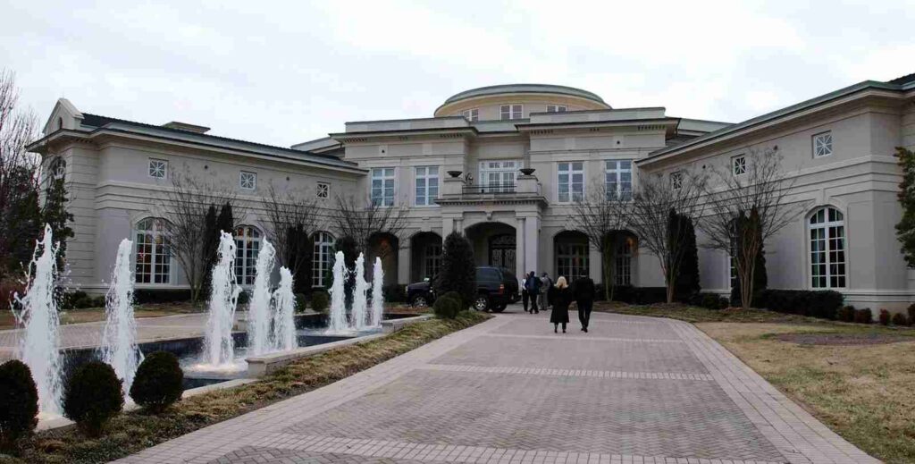 Front side area of Rick Ross home